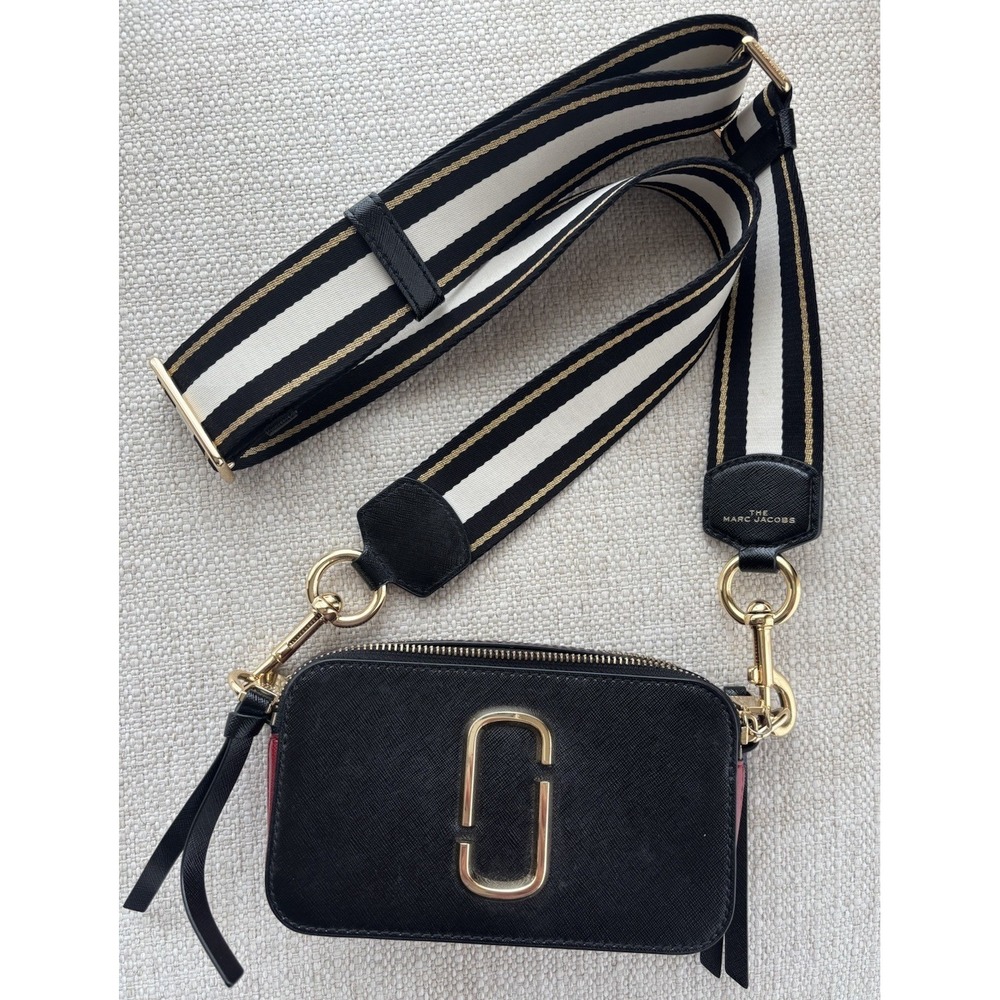MARC JACOBS The Snapshot Camera Bag Saffiano Leather Black‎ Red